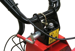 Detail kloubu řidítek mulčovače HURRICANE F 700