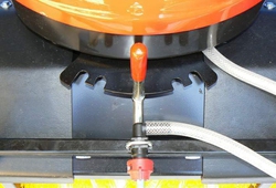 Detail polohovače zametacího kartáče KV 100