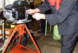 Seřizování smontované motorové jednotky.jpg