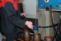 Plnění převodovek DSK 317/S olejovou náplní.jpg