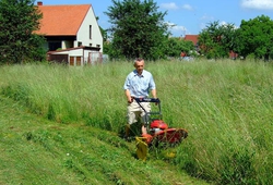 Bubnová sekačka ADELA BDR-595 při práci