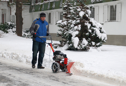 Radlice shrnovací ASR-850 při práci