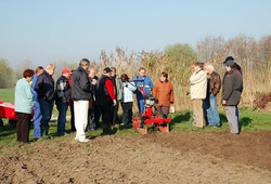 kemp sazeni brambor pro zakazniky_duben_03.jpg