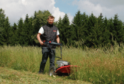 Bubnová sekačka BDR-620B Lucina 65 při práci
