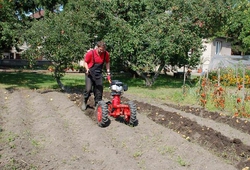 Vyorávací radlice při práci