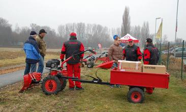 Předváděcí akce komunální techniky Velký Osek 30.11.2011