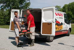 Easy loading of the F-550 brush cutter