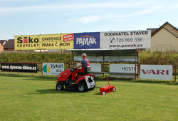 Provzdušňovač tažený PT-1000 při práci