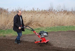 Rotavátor VARI GLOBAL při práci