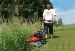F-550B brush cutter with mulching blade at work