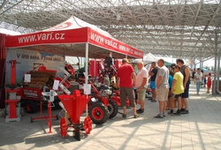 FLORIA KROMERIZ_ LETO 2013 23.jpg