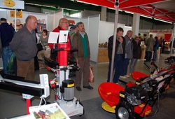 ZEMEDELEC LYSA 11.jpg