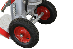 Detail transportních kol štípačky 16 TON