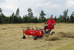 Obraceč píce OP 1.1. - 1.2. se sulkou AV-650 při práci