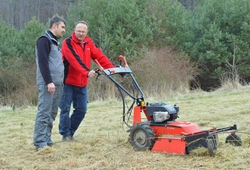 TESTOVÁNÍ ZAHRADNÍ A KOMUNÁLNÍ TECHNIKY V TŘESKUNICÍCH - HSQ CENTRUM (21.4.2016)