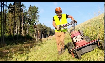 Sekání na koridorech a svazích s mulčovačem F-700 Hydro