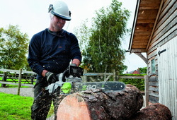 Auto_tension_chainsaw_3993_resize