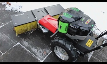 Multifunkční nosič MaX + pasivní zametací kartáč VARI PK-950