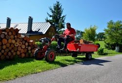 Malotraktor s vozíkem za skvělých 39 990 Kč