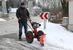 Sníh – pro někoho zimní radovánky, pro někoho