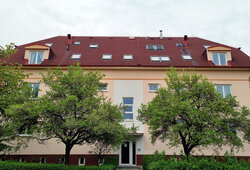 Údržba kolem činžovního domu