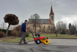 Obec Zaloňov - uživatel kartáče VARI CB-1000