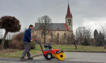 Obec Zaloňov - uživatel kartáče VARI CB-1000