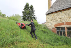 Déšť, svah a šípek? Mulčovač F-700 Hydro opět přesvědčil.