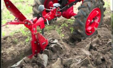 Malotraktor VARI + Pluh oboustranný APH-352