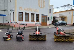 Předvádění a testování zametacích kartáčů VARI po celé ČR