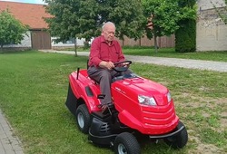 Vyhrajte traktůrek VARI RL 102 H